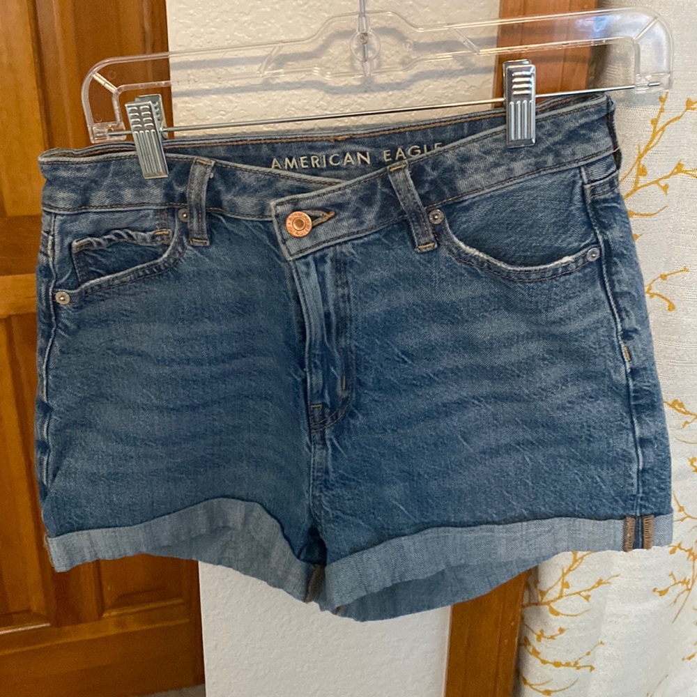 American Eagle high-rise mom shorts size 4